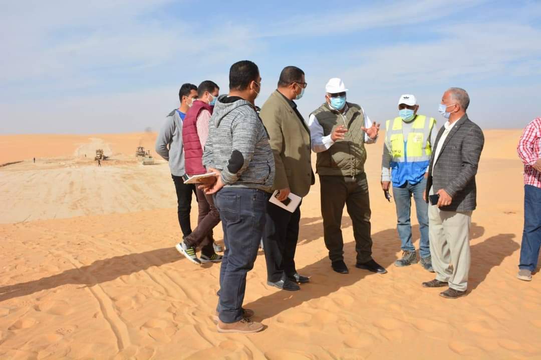 كيف نجحت محافظة الوادى الجديد فى مبادرات استصلاح الصحراء محمد الزملوط طرحنا 10 مبادرات إنتاجية غيرت خريطة التنمية والبناء ويؤكد أفكار تبنتها الحكومة غيرت ملامح التطوير وخضرت الصحراء وحققت أحلام آلاف الشباب