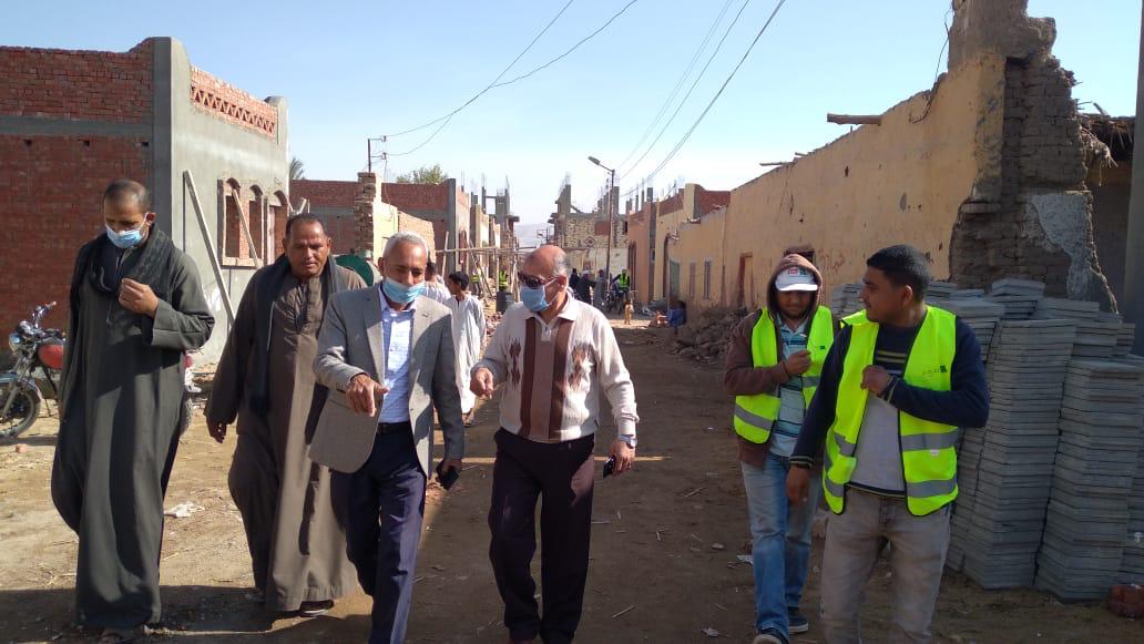 رئيس مدينة إسنا يتفقد المشروعات الخدمية بقرية الكيمان