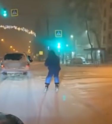 كاميرا تسجل التزلج فى الشوارع