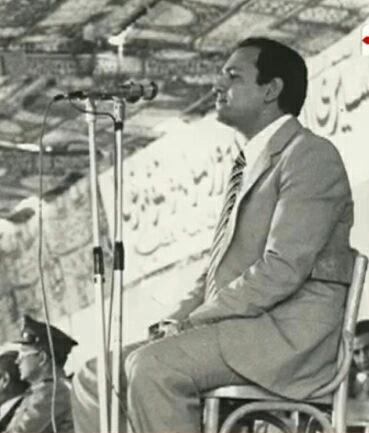 افتتاح عيد العمال سنة 1981 في مدينة 15 مايو بحضور الرئيس السادات والنائب حسني مبارك
