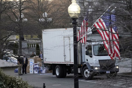 شاحنة نقل حاجيات ترامب