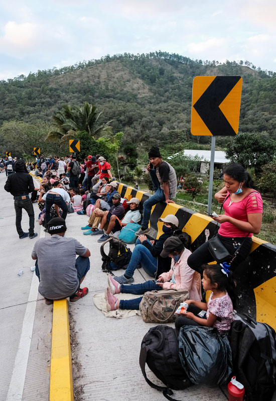 آلاف المهاجرين من هندوراس يتوجهون شمالا نحو الولايات المتحدة