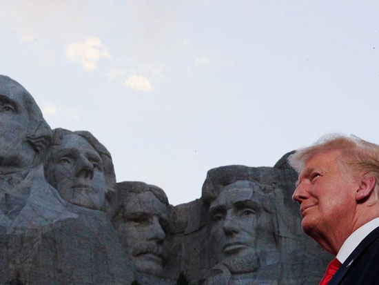 ترامب أمام جبل رشمور في عيد الاستقلال