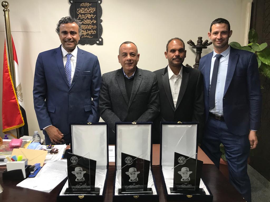 فرحة الآثريين بالفوز بجائزة أفضل آثرى فى 2020 فرحة الآثريين بالفوز بجائزة أفضل آثرى فى 2020