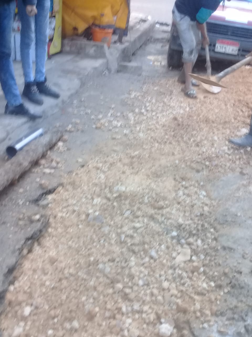 جانب من إصلاح كسر ماسورة مياه فى الاسكندرية (1)