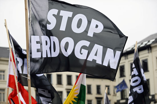 لافتات ضد أردوغان