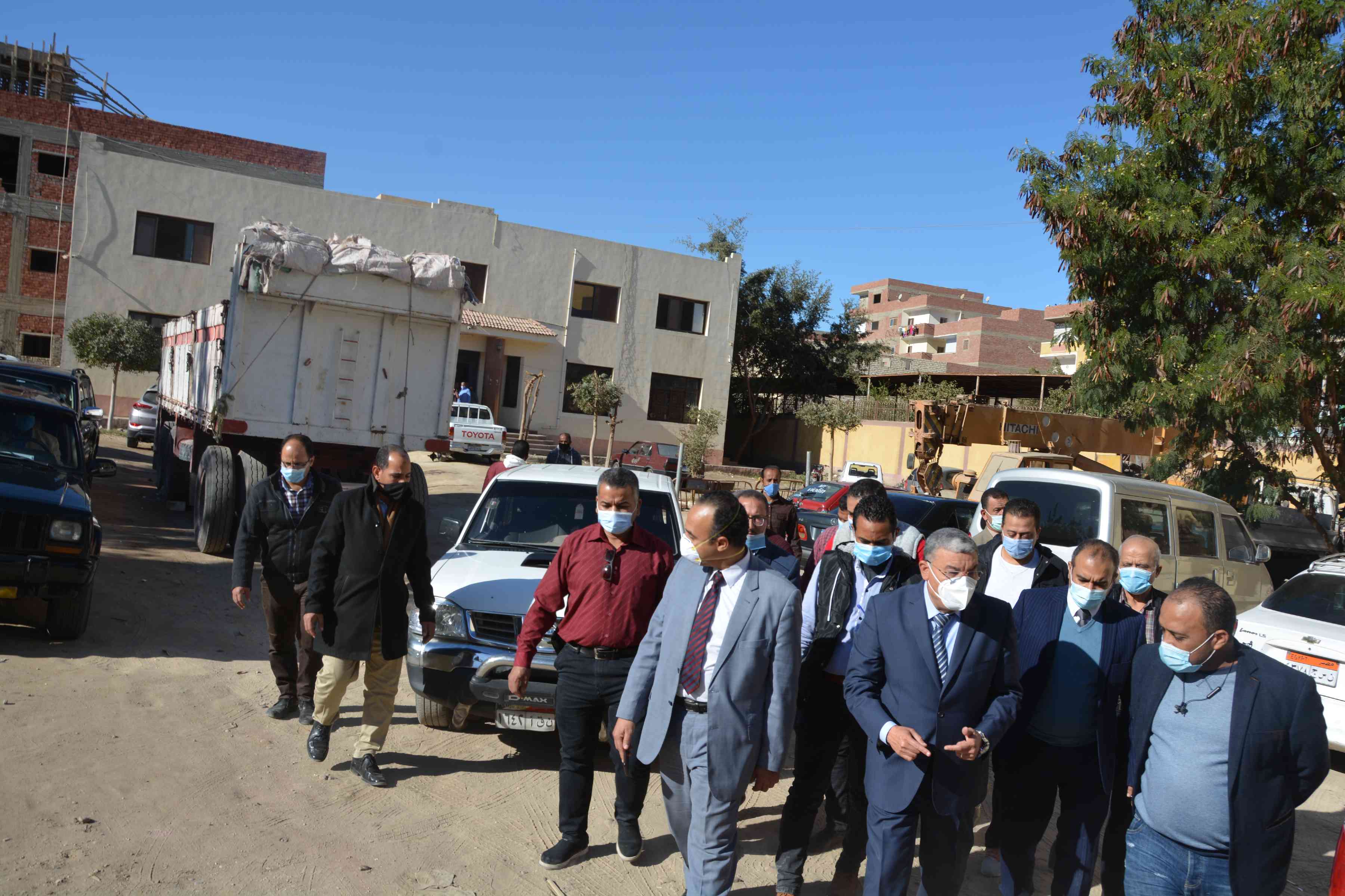 محافظ المنيا يتفقد أعمال إنشاء مبني المجلس الشعبي المحلي بمنطقة أبو فليو (1)