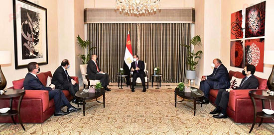 الرئيس السيسى يبحث مع رئيس وزراء الأردن تعزيز الجوانب الاقتصادية بين البلدين (2)
