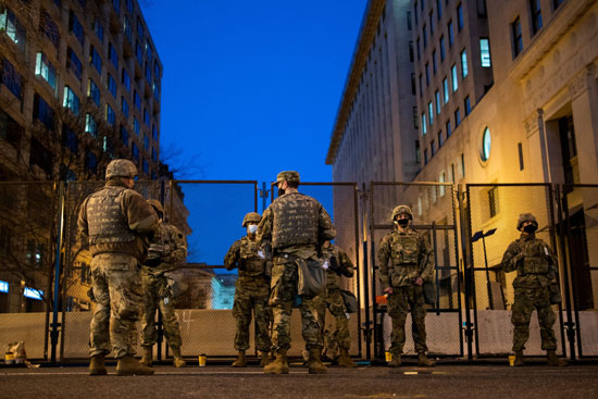 القوات الأمريكي في شوارع واشنطن