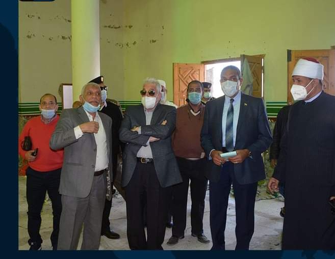 محافظ جنوب سيناء أثناء تفقد اعمال مسجد الروضه بطور سيناء