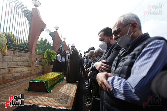 صلاة الجنازة على جثمان وحيد حامد (2)
