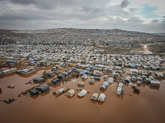 الخيام غمرتها المياه بعد هطول أمطار غزيرة في مخيم كفر لوسين للاجئين