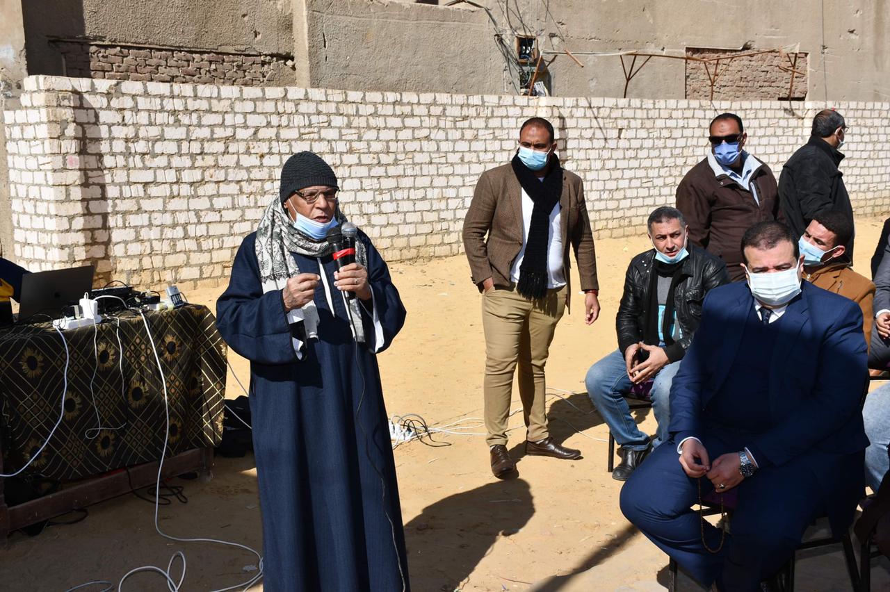 محافظ الفيوم يعقد حوار مجتمعي مع أهالي قرى مركز إطسا  (4)