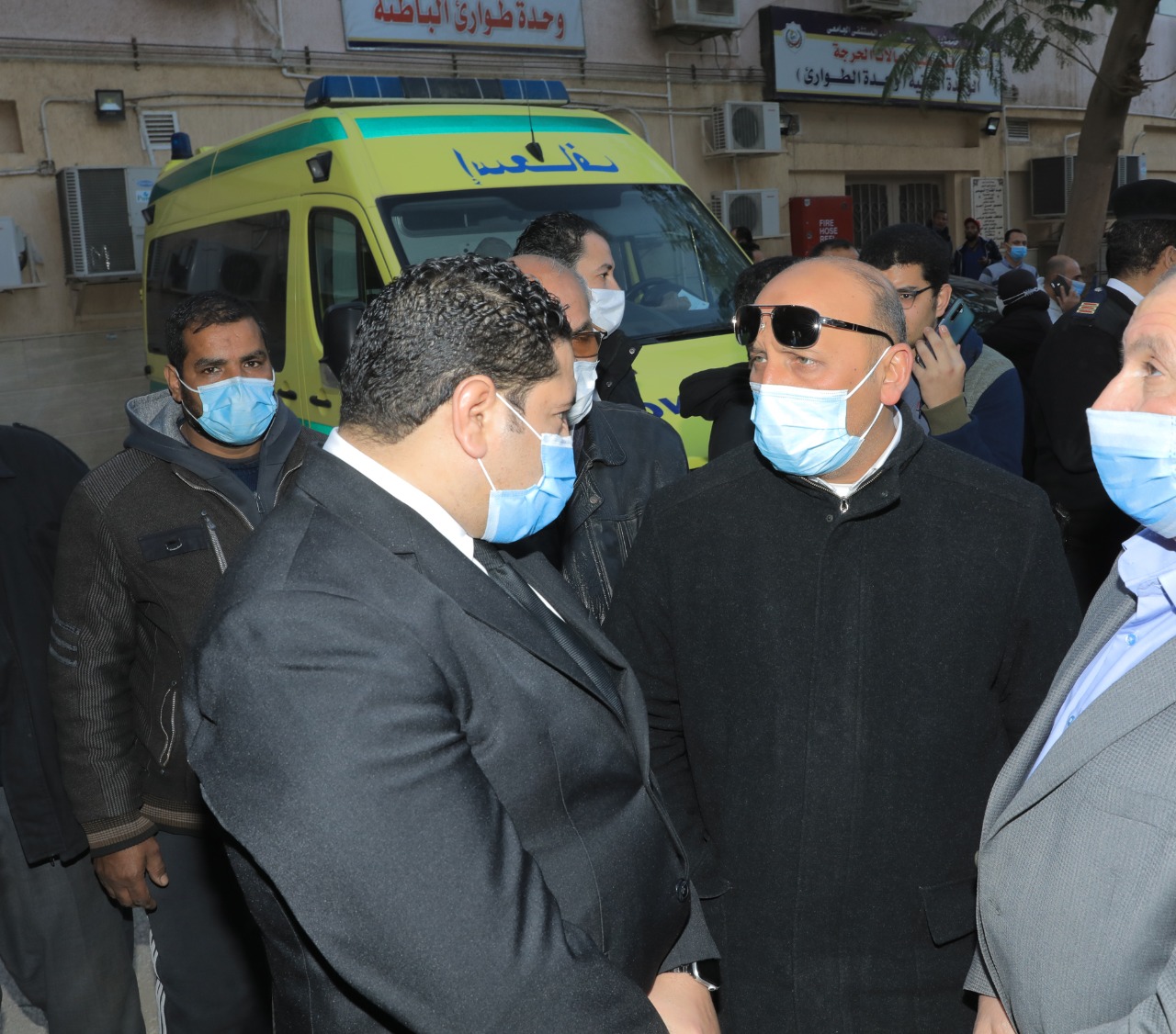 نائب محافظ بنى سويف يتابع مصابى حادث الصحراوى الشرقى بالمستشفى الجامعى (2)