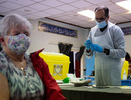 مسجد يتحول لمركز تطعيم للقاحات كورونا 