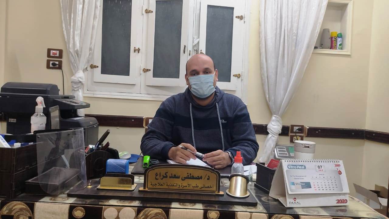 مصطفي سعد كراع يقوم بفتح عيادته لمرضي الغسيل الكلوي الغير قادرين بالمجان