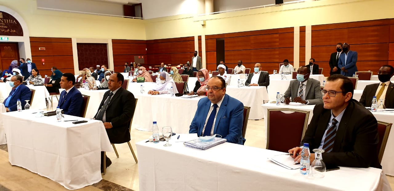 عدد من المشاركين بالملتقى الاقتصادي السوداني المصري