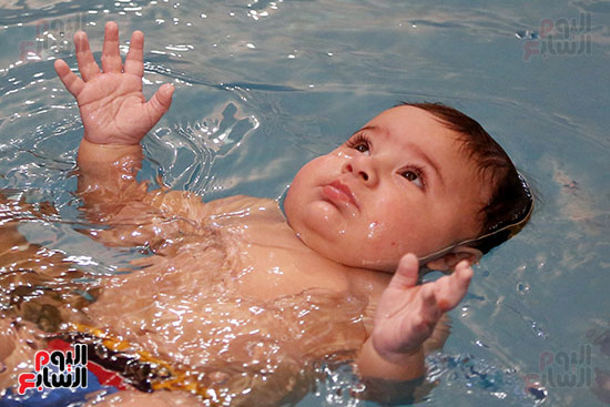 رياضة سباحة الرضع