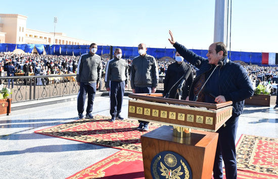 الرئيس السيسي يتلقى التحية من طلاب أكاديمية الشرطة