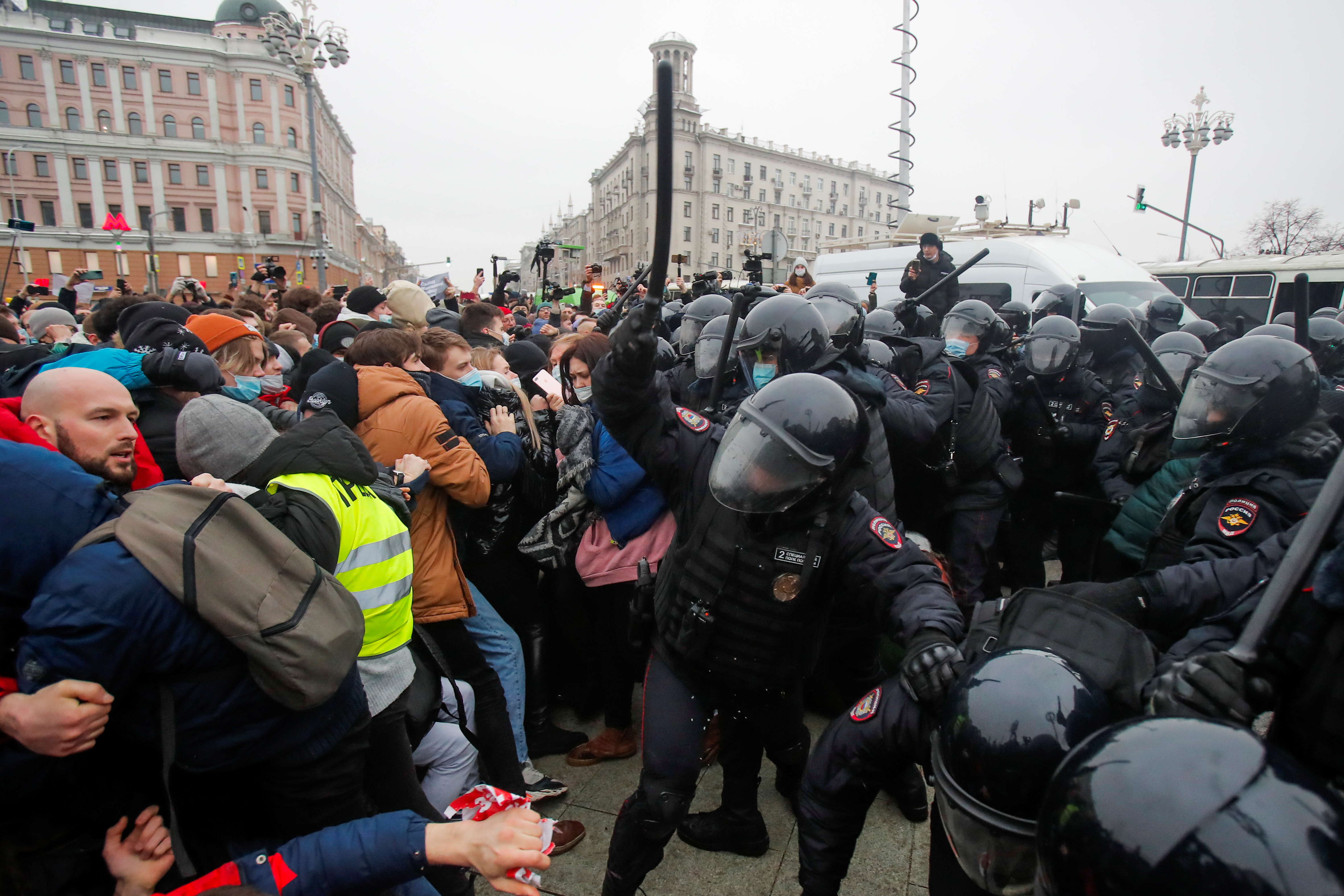 2021-01-23T173745Z_870176251_RC2TDL9PURJF_RTRMADP_3_RUSSIA-POLITICS-NAVALNY-PROTESTS