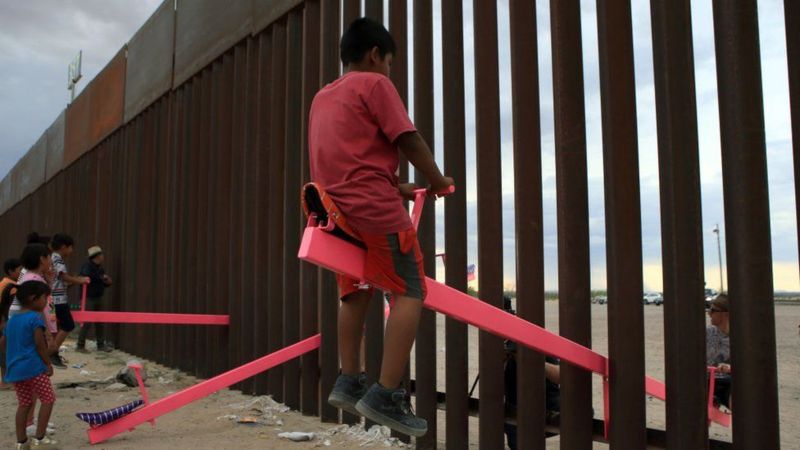 مشروع أرجوحة الأطفال على الحدود الأمريكية المكسيكية