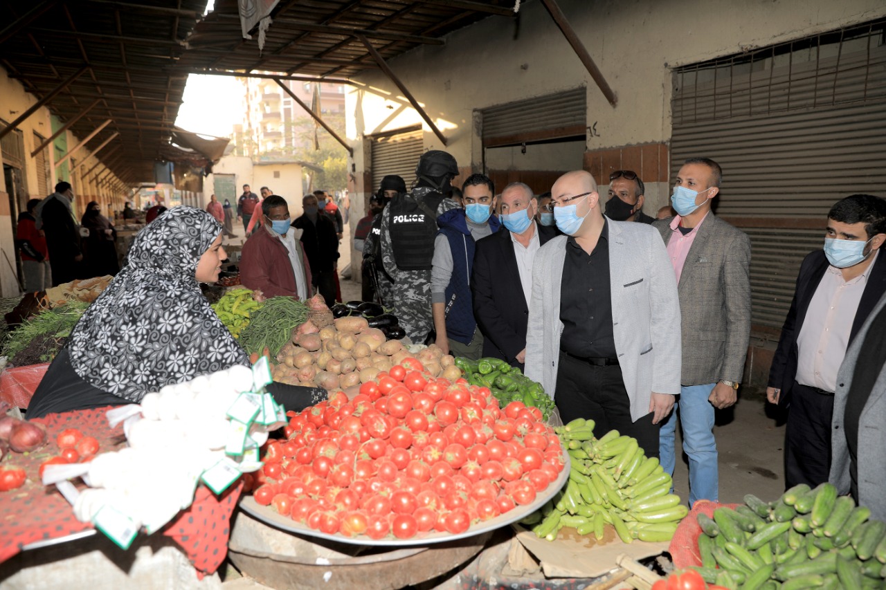 محافظ بنى سويف يتفقد سوق الدهشورى (7)