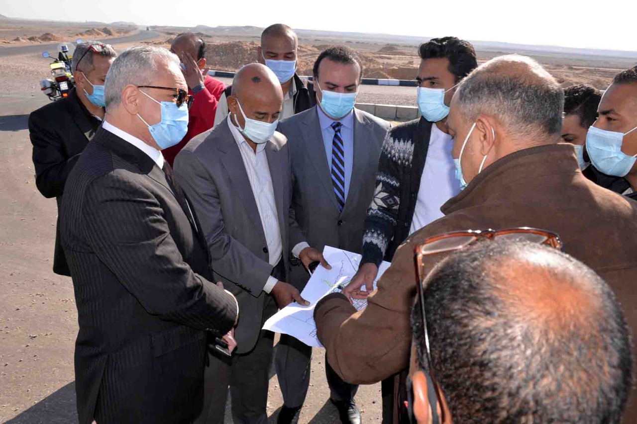 محافظ الأقصر يتفقد مشروعات المياه بمدينة طيبة  (2)