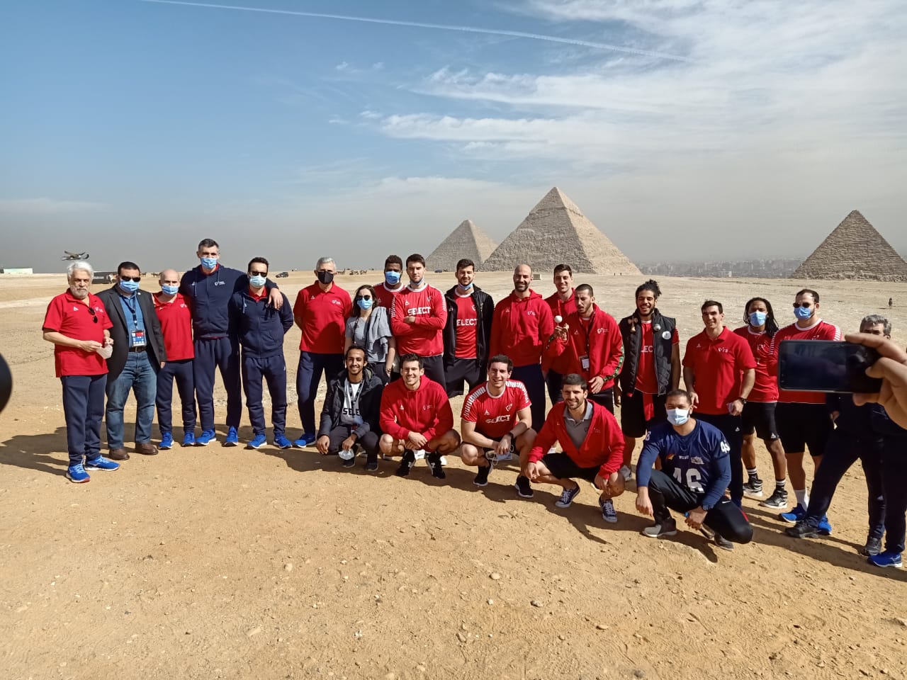 منتخبات كرة اليد تزور الاهرامات