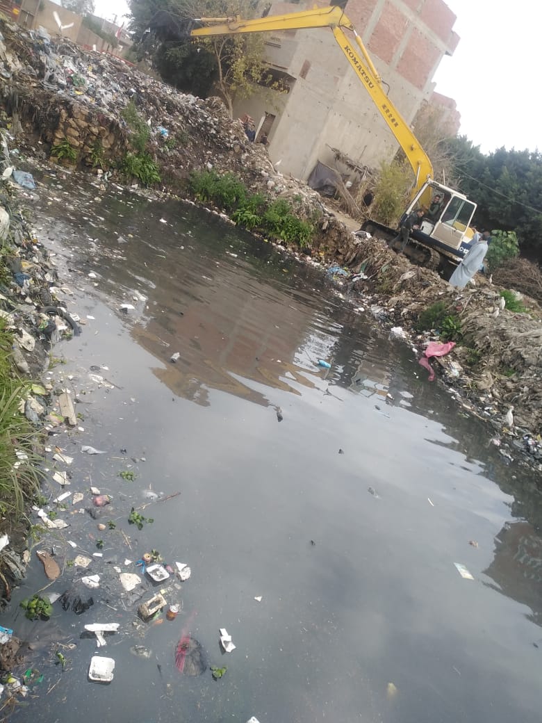  إزالة المخلفات من المصارف المائية في قرى المحلة  (4)