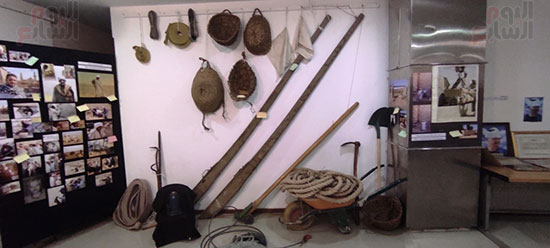أدوات الحفائر الآثرية داخل المعرض