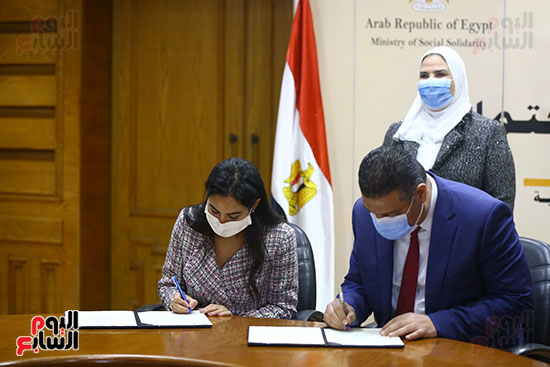 توقيع بروتوكول تعاون بين وزاره التضامن  ومؤسسة ساويرس (26)