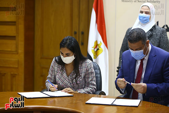 توقيع بروتوكول تعاون بين وزاره التضامن  ومؤسسة ساويرس (24)