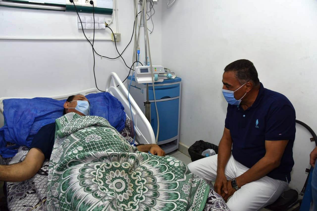 اللواء خالد شعيب يحرص على زيارة المرضى بمستشفيات مطروح