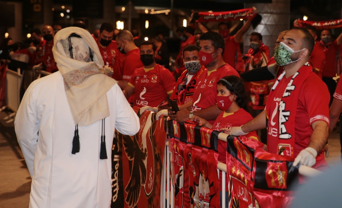 جماهير الاهلى فى قطر تنتظر خروج نجوم الفريق (2)