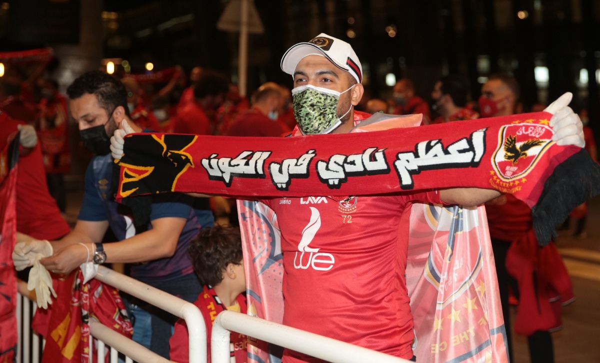 جماهير الاهلى فى قطر تنتظر خروج نجوم الفريق (1)