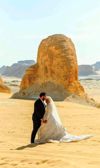 عروسان يقطعان مئات الأمتار لعمل سيشن (4)