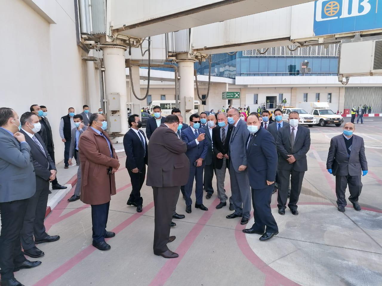 وفد الوزارة و حسن مصطفى فى المطار