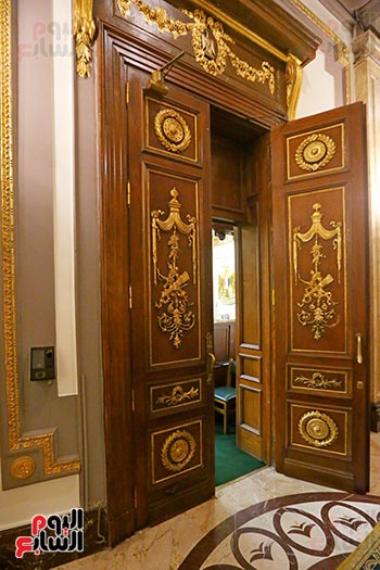 البوابات الرئيسية لقاعة المجلس
