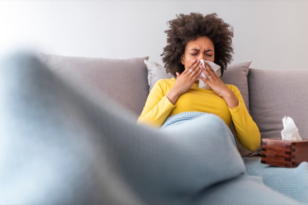 flu-woman-sneezing