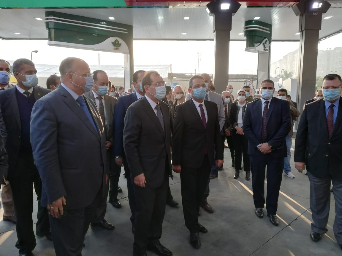 وزير البترول ومحافظ القاهرة يتفقدان المحطة
