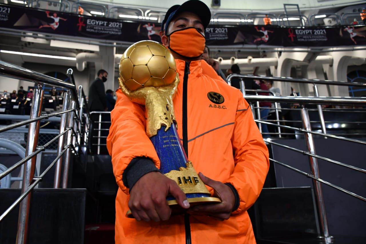 الكاس فى الاستاد