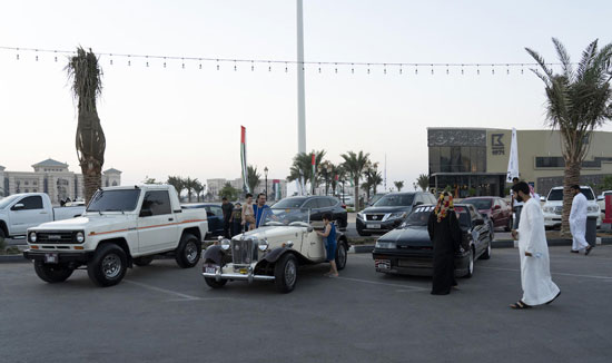 السيارات القديمة فى الإمارات (7)