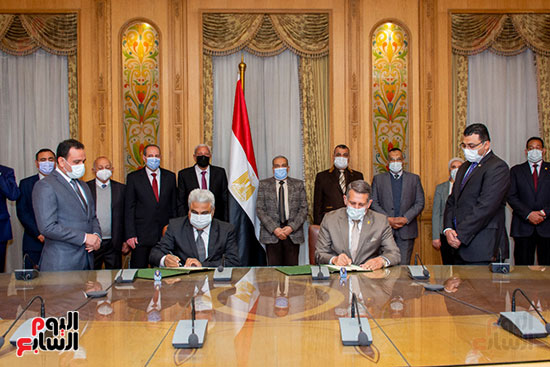 توقيع بروتوكول تعاون بين الإنتاج الحربى ونادي الزمالك لإنشاءات جديدة  (1)