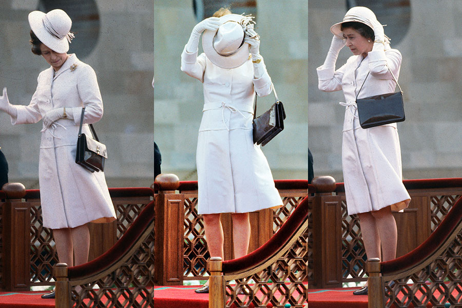 الهواء يؤثر على قبعة الملكة إليزابيث