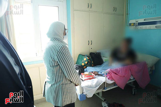 جولة وزيرة الصحة بمستشفى الشيخ زايد للاطمئنان على مصابى كورونا  (3)