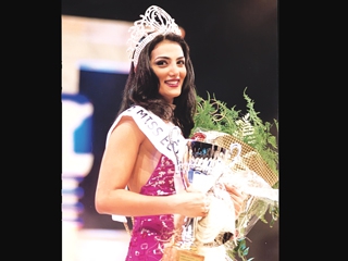 حورية فرغلى ملكة جمال مصر عام 2002