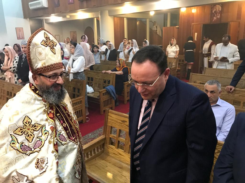 سفير مصر بكانبرا يقدم التهنئة لراعي الكنيسة 