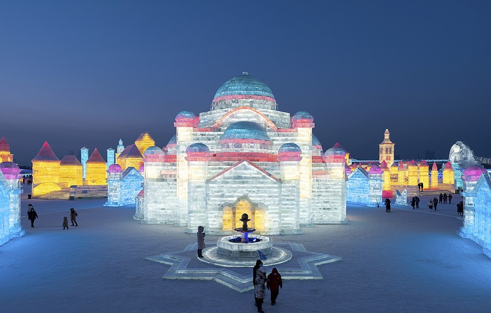 إقبال ضعيف على أكبر مهرجان للمنحوتات الثلجية في العالم بالصين بسبب كورونا (6)
