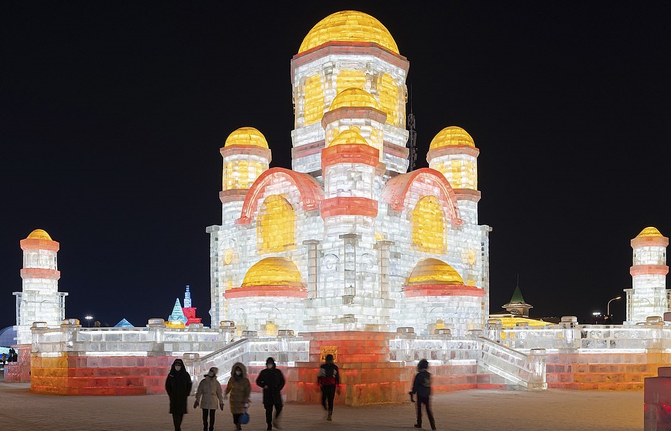 إقبال ضعيف على أكبر مهرجان للمنحوتات الثلجية في العالم بالصين بسبب كورونا (3)