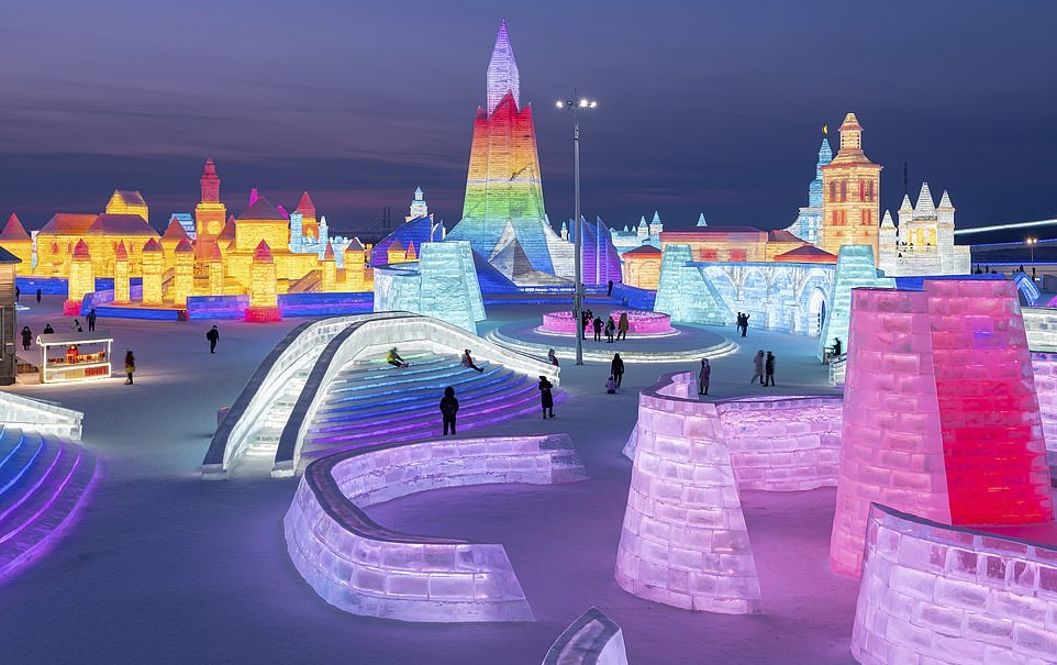 إقبال ضعيف على أكبر مهرجان للمنحوتات الثلجية في العالم بالصين بسبب كورونا (4)